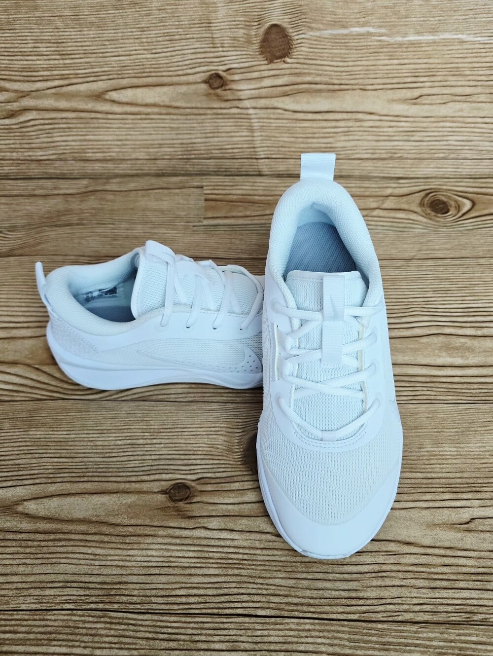 Nike Omni Multi-Court'White Pure Platinum' - Picture 3 of 9
